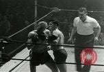 Standbild goldene Handschuhe New York City USA, 1955, aus Sekunde 36 historischem Filmmaterial Videoclip 65675067833