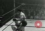 Standbild goldene Handschuhe New York City USA, 1955, aus Sekunde 37 historischem Filmmaterial Videoclip 65675067833