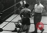 Standbild goldene Handschuhe New York City USA, 1955, aus Sekunde 39 historischem Filmmaterial Videoclip 65675067833