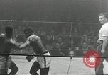 Standbild goldene Handschuhe New York City USA, 1955, aus Sekunde 44 historischem Filmmaterial Videoclip 65675067833