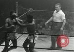 Standbild goldene Handschuhe New York City USA, 1955, aus Sekunde 46 historischem Filmmaterial Videoclip 65675067833