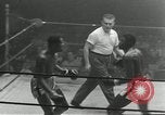 Standbild goldene Handschuhe New York City USA, 1955, aus Sekunde 48 historischem Filmmaterial Videoclip 65675067833