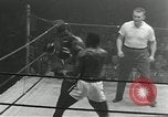 Standbild goldene Handschuhe New York City USA, 1955, aus Sekunde 51 historischem Filmmaterial Videoclip 65675067833