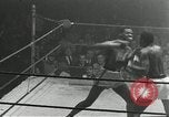 Standbild goldene Handschuhe New York City USA, 1955, aus Sekunde 54 historischem Filmmaterial Videoclip 65675067833