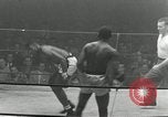 Standbild goldene Handschuhe New York City USA, 1955, aus Sekunde 62 historischem Filmmaterial Videoclip 65675067833