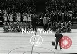 Standbild Basketball match New York United States USA, 1955, aus Sekunde 3 historischem Filmmaterial Videoclip 65675067834