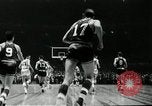 Standbild Basketball match New York United States USA, 1955, aus Sekunde 13 historischem Filmmaterial Videoclip 65675067834