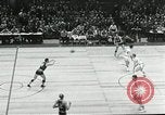 Standbild Basketball match New York United States USA, 1955, aus Sekunde 16 historischem Filmmaterial Videoclip 65675067834