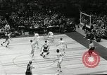 Standbild Basketball match New York United States USA, 1955, aus Sekunde 18 historischem Filmmaterial Videoclip 65675067834