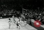 Standbild Basketball match New York United States USA, 1955, aus Sekunde 20 historischem Filmmaterial Videoclip 65675067834