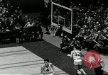 Standbild Basketball match New York United States USA, 1955, aus Sekunde 22 historischem Filmmaterial Videoclip 65675067834