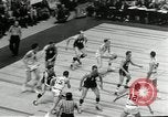 Standbild Basketball match New York United States USA, 1955, aus Sekunde 30 historischem Filmmaterial Videoclip 65675067834