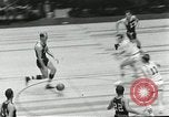 Standbild Basketball match New York United States USA, 1955, aus Sekunde 38 historischem Filmmaterial Videoclip 65675067834