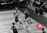 Standbild Basketball match New York United States USA, 1955, aus Sekunde 39 historischem Filmmaterial Videoclip 65675067834
