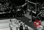 Standbild Basketball match New York United States USA, 1955, aus Sekunde 41 historischem Filmmaterial Videoclip 65675067834