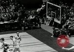 Standbild Basketball match New York United States USA, 1955, aus Sekunde 42 historischem Filmmaterial Videoclip 65675067834