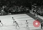 Standbild Basketball match New York United States USA, 1955, aus Sekunde 44 historischem Filmmaterial Videoclip 65675067834