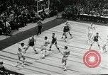 Standbild Basketball match New York United States USA, 1955, aus Sekunde 49 historischem Filmmaterial Videoclip 65675067834