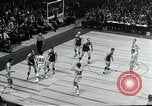 Standbild Basketball match New York United States USA, 1955, aus Sekunde 50 historischem Filmmaterial Videoclip 65675067834