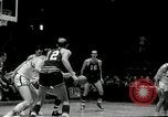 Standbild Basketball match New York United States USA, 1955, aus Sekunde 58 historischem Filmmaterial Videoclip 65675067834