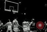 Standbild Basketball match New York United States USA, 1955, aus Sekunde 60 historischem Filmmaterial Videoclip 65675067834