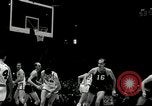 Standbild Basketball match New York United States USA, 1955, aus Sekunde 62 historischem Filmmaterial Videoclip 65675067834