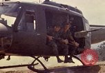 Standbild 101st Airborne Division A Shau Tal Vietnam, 1971, aus Sekunde 58 historischem Filmmaterial Videoclip 65675067848