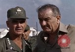Standbild Lyndon Baines Johnson Vietnam, 1967, aus Sekunde 26 historischem Filmmaterial Videoclip 65675067879