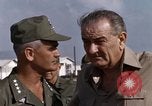 Standbild Lyndon Baines Johnson Vietnam, 1967, aus Sekunde 27 historischem Filmmaterial Videoclip 65675067879
