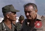 Standbild Lyndon Baines Johnson Vietnam, 1967, aus Sekunde 28 historischem Filmmaterial Videoclip 65675067879