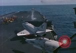 Image États-Unis 7e Flotte activités de transporteur sud de la mer de Chine du Sud, 1965, de la seconde 7 séquences d'archives historiques vidéo 65675067881