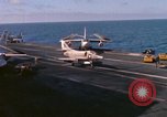 Image États-Unis 7e Flotte activités de transporteur sud de la mer de Chine du Sud, 1965, de la seconde 18 séquences d'archives historiques vidéo 65675067881
