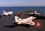 Image États-Unis 7e Flotte activités de transporteur sud de la mer de Chine du Sud, 1965, de la seconde 29 séquences d'archives historiques vidéo 65675067881