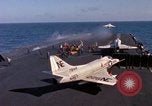 Image États-Unis 7e Flotte activités de transporteur sud de la mer de Chine du Sud, 1965, de la seconde 32 séquences d'archives historiques vidéo 65675067881