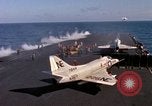 Image États-Unis 7e Flotte activités de transporteur sud de la mer de Chine du Sud, 1965, de la seconde 34 séquences d'archives historiques vidéo 65675067881