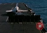 Image États-Unis 7e Flotte activités de transporteur sud de la mer de Chine du Sud, 1965, de la seconde 39 séquences d'archives historiques vidéo 65675067881