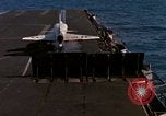 Image États-Unis 7e Flotte activités de transporteur sud de la mer de Chine du Sud, 1965, de la seconde 40 séquences d'archives historiques vidéo 65675067881