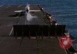 Image États-Unis 7e Flotte activités de transporteur sud de la mer de Chine du Sud, 1965, de la seconde 41 séquences d'archives historiques vidéo 65675067881