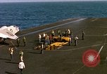 Image États-Unis 7e Flotte activités de transporteur sud de la mer de Chine du Sud, 1965, de la seconde 50 séquences d'archives historiques vidéo 65675067881
