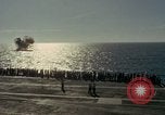 Image États-Unis 7e Flotte activités de transporteur sud de la mer de Chine du Sud, 1965, de la seconde 59 séquences d'archives historiques vidéo 65675067881