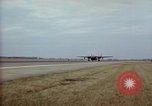 Immagine di AC-119K Stinger aeromobili in fase di decollo sulle missioni di formazione Ohio USA, 1969, secondo 14 filmato di repertorio 65675067908