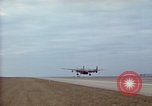 Immagine di AC-119K Stinger aeromobili in fase di decollo sulle missioni di formazione Ohio USA, 1969, secondo 24 filmato di repertorio 65675067908
