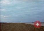 Immagine di AC-119K Stinger aeromobili in fase di decollo sulle missioni di formazione Ohio USA, 1969, secondo 58 filmato di repertorio 65675067908