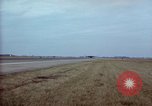 Immagine di AC-119K Stinger aeromobili in fase di decollo sulle missioni di formazione Ohio USA, 1969, secondo 62 filmato di repertorio 65675067908