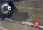 Immagine di Caricamento gunners 762 belted munizioni in AC-119K Stinger gunship Ohio USA, 1969, secondo 62 filmato di repertorio 65675067909