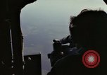 Standbild AC-119K Stinger Waffen feuern während Live Fire Training Mission Ohio USA, 1969, aus Sekunde 56 historischem Filmmaterial Videoclip 65675067911