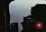 Standbild AC-119K Stinger Waffen feuern während Live Fire Training Mission Ohio USA, 1969, aus Sekunde 57 historischem Filmmaterial Videoclip 65675067911