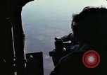 Standbild AC-119K Stinger Waffen feuern während Live Fire Training Mission Ohio USA, 1969, aus Sekunde 59 historischem Filmmaterial Videoclip 65675067911