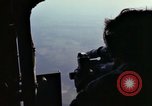 Standbild AC-119K Stinger Waffen feuern während Live Fire Training Mission Ohio USA, 1969, aus Sekunde 61 historischem Filmmaterial Videoclip 65675067911