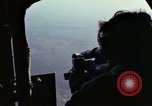 Standbild AC-119K Stinger Waffen feuern während Live Fire Training Mission Ohio USA, 1969, aus Sekunde 62 historischem Filmmaterial Videoclip 65675067911